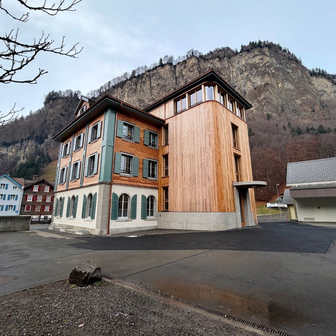 Schulhaus Muota und Wil
